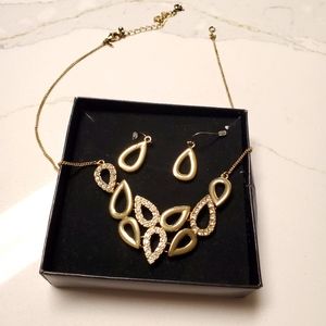 Neclence earings set